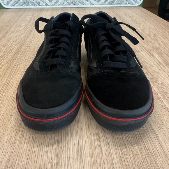 Vans - Picture 2 of 7